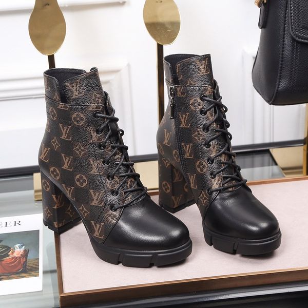 2020 new zr luxury designer ladies star trail ankle boots ladies leather thick heel fashion luxury designer high heels
2020 new zr luxury designer ladies star trail ankle boots ladies leather thick heel fashion luxury designer high heels