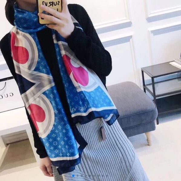 2020 fashion crime designer silk scarves, super long shawls soft silk scarves for women's fashion, Blue;gray
2020 fashion crime designer silk scarves, super long shawls soft silk scarves for women's fashion, Blue;gray