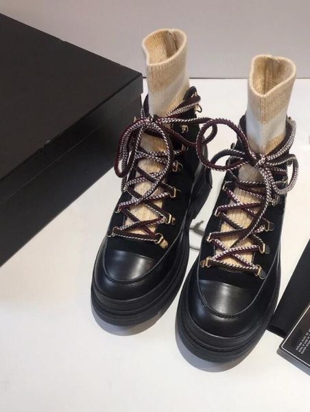 2020 designer boots autumn and winter new wool knit short boots cowhide fabric sheepskin inner code number 35-40, Black
2020 designer boots autumn and winter new wool knit short boots cowhide fabric sheepskin inner code number 35-40, Black
