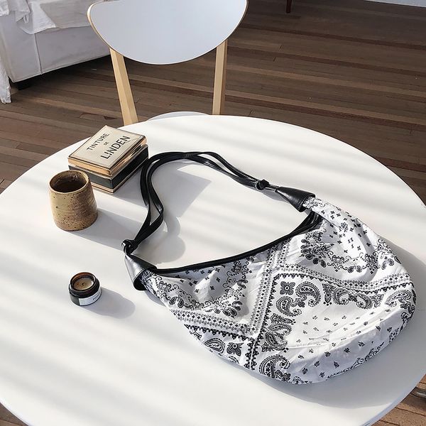 2020 women new fashion ethnic style floral pattern large capacity tote bag cloth bag handbag travelling daily
2020 women new fashion ethnic style floral pattern large capacity tote bag cloth bag handbag travelling daily