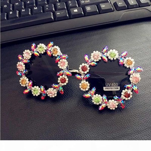 2017 classic retro round sunglasses women brand crystal ladies sunglasses summer sun beach flower, White;black
2017 classic retro round sunglasses women brand crystal ladies sunglasses summer sun beach flower, White;black