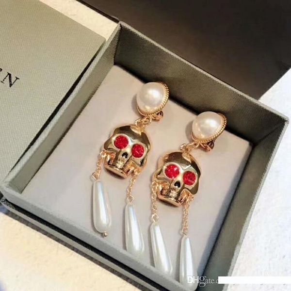 europe and america personality yellow gold plated cz pearl skull earrings clips for girls women for wedding party, Golden;silver
europe and america personality yellow gold plated cz pearl skull earrings clips for girls women for wedding party, Golden;silver