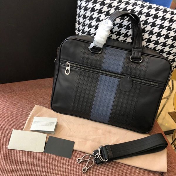 2020 new woven men's briefcase satchel classic high-end customized quality handbag fashion business and leisure metal accessories remov
2020 new woven men's briefcase satchel classic high-end customized quality handbag fashion business and leisure metal accessories remov