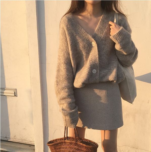 casual loose v neck single breasted female cardigan knitted open stitch jumpers 2020 winter full sleeve women sweater, White;black
casual loose v neck single breasted female cardigan knitted open stitch jumpers 2020 winter full sleeve women sweater, White;black