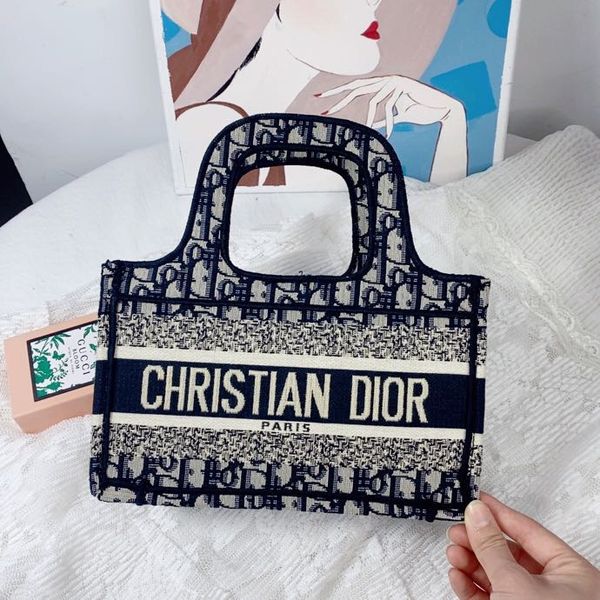 20luxury fashion big leather handbag for women famous designer straddle bag for women shoulder diòr bag chain ladies handbag, Golden;silver
20luxury fashion big leather handbag for women famous designer straddle bag for women shoulder diòr bag chain ladies handbag, Golden;silver