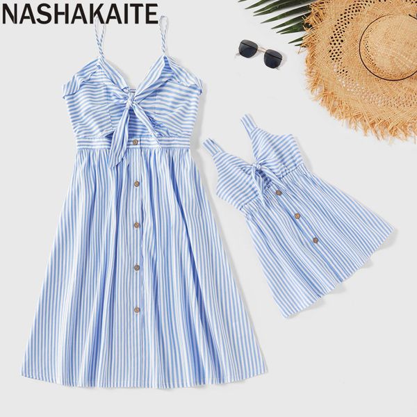 nashakaite mom and daughter dress blue striped v-neck knotted button matching dress for mother daughter family matching clothes y200713
nashakaite mom and daughter dress blue striped v-neck knotted button matching dress for mother daughter family matching clothes y200713