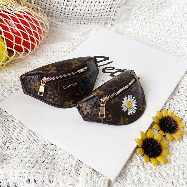 korean version 2020 new fashion presbyopia children wrist pu daisy letter hand handbag change baby hand bag
korean version 2020 new fashion presbyopia children wrist pu daisy letter hand handbag change baby hand bag