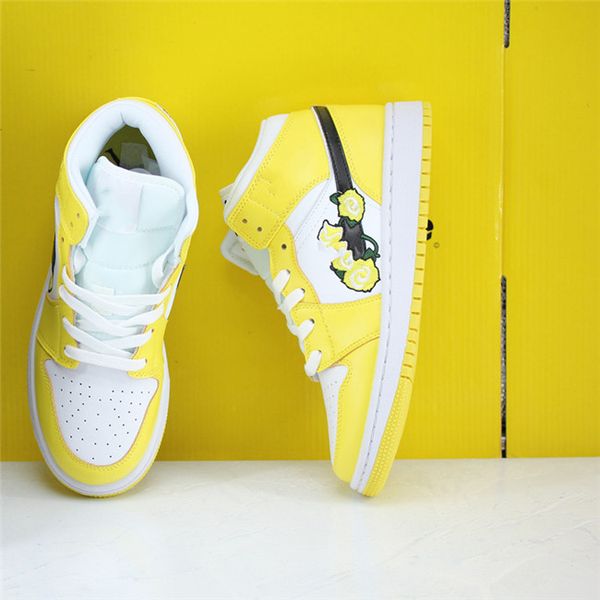 jumpman 1 mid dynamic yellow floral gs av5174 700 with dynamic yellow black white women mens fashion trainers new designer sneakers schoenen, White;red
jumpman 1 mid dynamic yellow floral gs av5174 700 with dynamic yellow black white women mens fashion trainers new designer sneakers schoenen, White;red