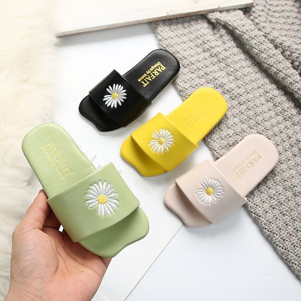 2020 new girls' sandals and slippers korean style home one-line slippers cute princess style sandals, Black;grey
2020 new girls' sandals and slippers korean style home one-line slippers cute princess style sandals, Black;grey