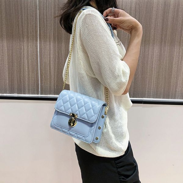 2020 new ladies shoulder bag korean version of the small square bag, lattice small fragrant wind oblique buckle chain bag
2020 new ladies shoulder bag korean version of the small square bag, lattice small fragrant wind oblique buckle chain bag