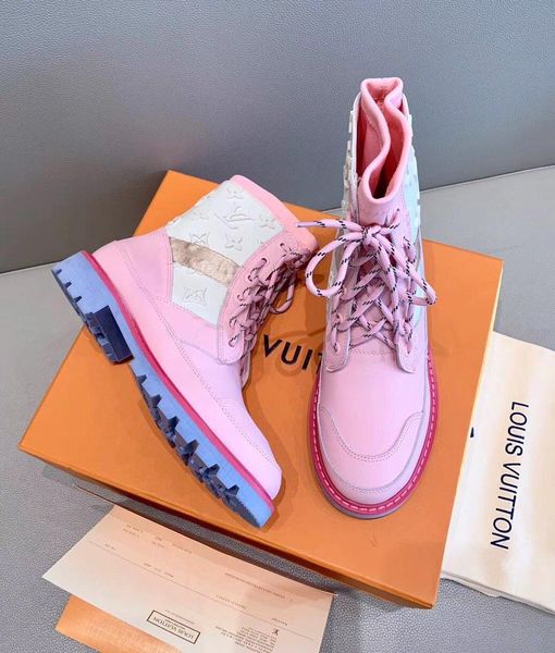 2020l autumn and winter new small boots belt buckle with martin boots low heel women's boots slip, original box delivery
2020l autumn and winter new small boots belt buckle with martin boots low heel women's boots slip, original box delivery