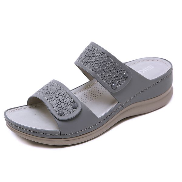 sell pass the new 2020 cross-border car line antiskid wedges sandals slippers female embossing rivets.company wholesale, Black
sell pass the new 2020 cross-border car line antiskid wedges sandals slippers female embossing rivets.company wholesale, Black