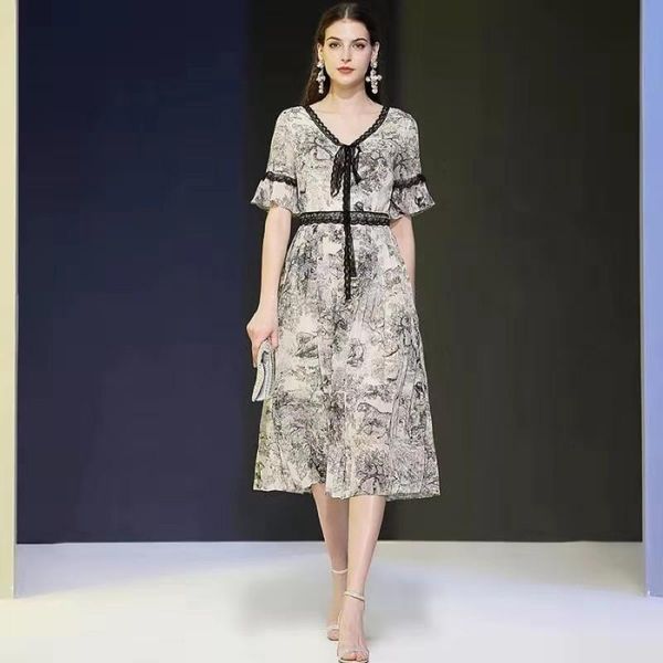 2020 summer new european and american women's dress lace v-neck trumpet sleeve waist ink retro print dress, Black;gray
2020 summer new european and american women's dress lace v-neck trumpet sleeve waist ink retro print dress, Black;gray