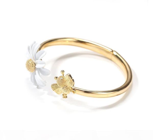 european and american ins style small daisy bee opening design bracelet ring paint flower popular women's bracelet jewelry, White 
european and american ins style small daisy bee opening design bracelet ring paint flower popular women's bracelet jewelry, White