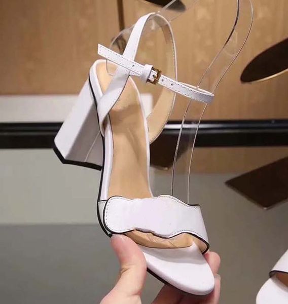 2020 luxury magic stick white black cowskin real leather platform designer sandals women fashion shoes size 35-39 tradingbear 11kq1502
2020 luxury magic stick white black cowskin real leather platform designer sandals women fashion shoes size 35-39 tradingbear 11kq1502