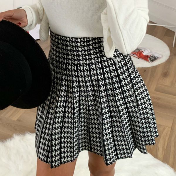 women skirts summer fashion plaid print ladies pleated high waist mini skirt drop shipping high quality, Black
women skirts summer fashion plaid print ladies pleated high waist mini skirt drop shipping high quality, Black