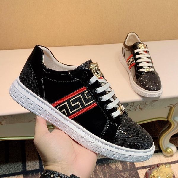 2020q high-quality fashion embossed leather low-casual men's tide shoes, stylish and comfortable flat-bottom sneakers, size: 38-45, Black
2020q high-quality fashion embossed leather low-casual men's tide shoes, stylish and comfortable flat-bottom sneakers, size: 38-45, Black