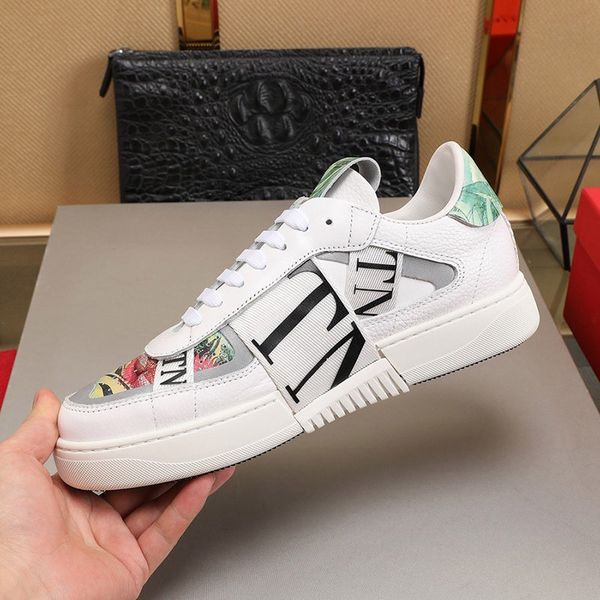 2020 c30 mens classic casual shoes leather lace-up fashion luxury designer shoes handsome mens sneakers original box, Black
2020 c30 mens classic casual shoes leather lace-up fashion luxury designer shoes handsome mens sneakers original box, Black