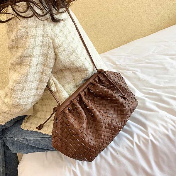 кожа pu ткачество crossbody сумка для женщин 2020 lady конструктора плеча сумка для женщин сумки elegant
кожа pu ткачество crossbody сумка для женщин 2020 lady конструктора плеча сумка для женщин сумки elegant