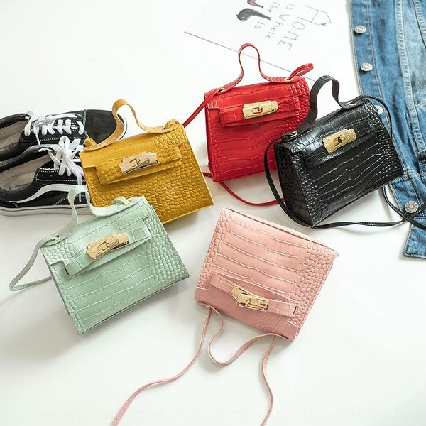 2020 new female classic crocodile shoulder wallet mobile wallet pattern kelly bag shoulder bag mobile phone coin purse
2020 new female classic crocodile shoulder wallet mobile wallet pattern kelly bag shoulder bag mobile phone coin purse