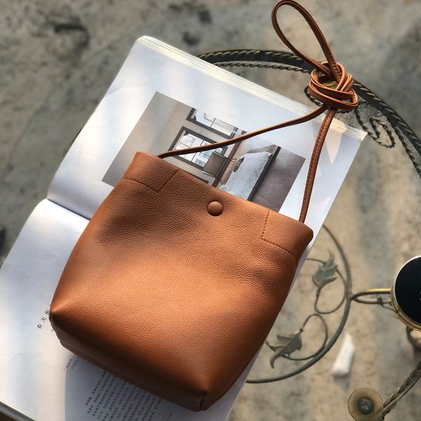 leather bag women's ins style korean version simple layer cowhide single shoulder straddle bag soft pison bucket
leather bag women's ins style korean version simple layer cowhide single shoulder straddle bag soft pison bucket