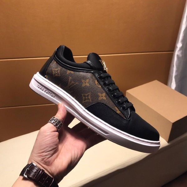 2020 high-end medusa printed leather low-casual men's shoes, fashionable large size lace-up outdoor sports running shoes, size: 38, Black
2020 high-end medusa printed leather low-casual men's shoes, fashionable large size lace-up outdoor sports running shoes, size: 38, Black