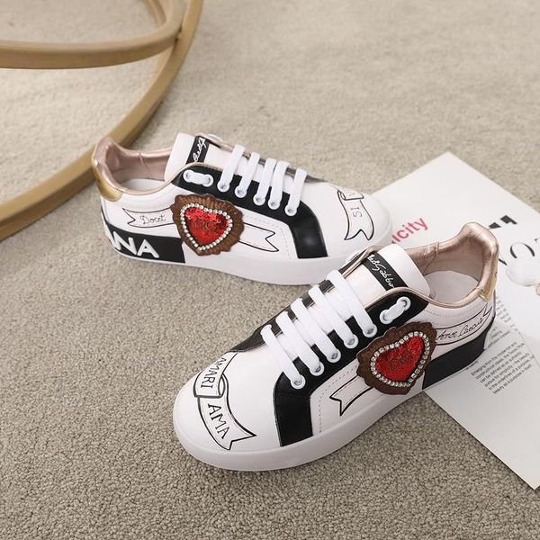 2020s new trend hand-painted graffiti leather casual shoes embroidered men and women sports shoes fashion wild couple shoes, size 35-45, Black
2020s new trend hand-painted graffiti leather casual shoes embroidered men and women sports shoes fashion wild couple shoes, size 35-45, Black