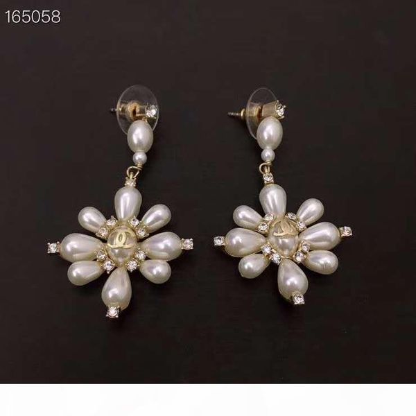e pearl earrings are popular in europe and america luxury custom style earrings, Golden
e pearl earrings are popular in europe and america luxury custom style earrings, Golden