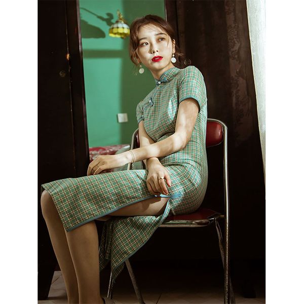 long plaid slim young girl young chinese style buckle improved short-sleeved cheongsam dress, Red
long plaid slim young girl young chinese style buckle improved short-sleeved cheongsam dress, Red