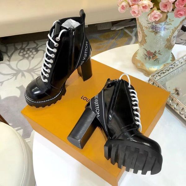 2020-2019f new fashion wild ladies short boots ladies print striped non-slip summer casual ladies short shoes, full original packaging deliv
2020-2019f new fashion wild ladies short boots ladies print striped non-slip summer casual ladies short shoes, full original packaging deliv