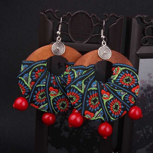 big brand handmade chinese wind traditional vinatge classical wood dangle earrings ,new embroidery lace ethnic fabric earrings, Silver
big brand handmade chinese wind traditional vinatge classical wood dangle earrings ,new embroidery lace ethnic fabric earrings, Silver