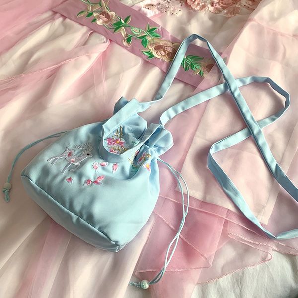 2020 bucket messenger shoulder shoulder new han clothing antique embroidery bucket bag hipster nylon diagonal small bag, White 
2020 bucket messenger shoulder shoulder new han clothing antique embroidery bucket bag hipster nylon diagonal small bag, White