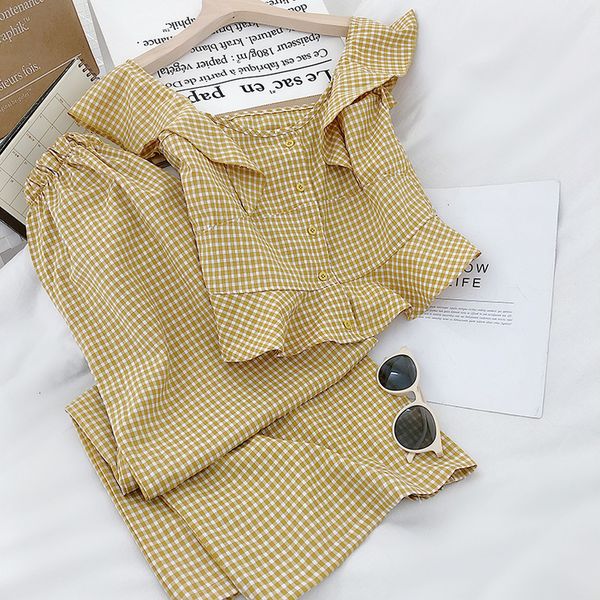 spring and summer korean version of the small ruffled round neck plaid vest high waist nine points wide leg pants suit, Gray
spring and summer korean version of the small ruffled round neck plaid vest high waist nine points wide leg pants suit, Gray