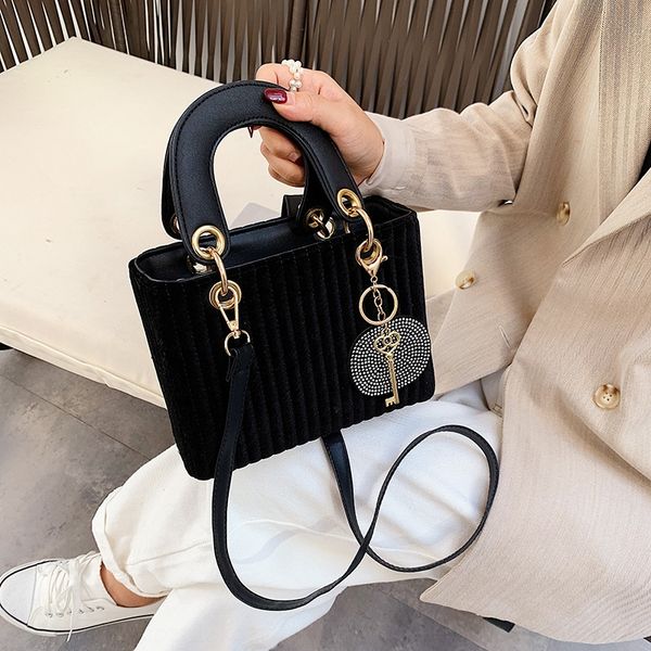 2020 new texture suede messenger women's korean style shoulder shoulder bag women's hand bag bag, White
2020 new texture suede messenger women's korean style shoulder shoulder bag women's hand bag bag, White