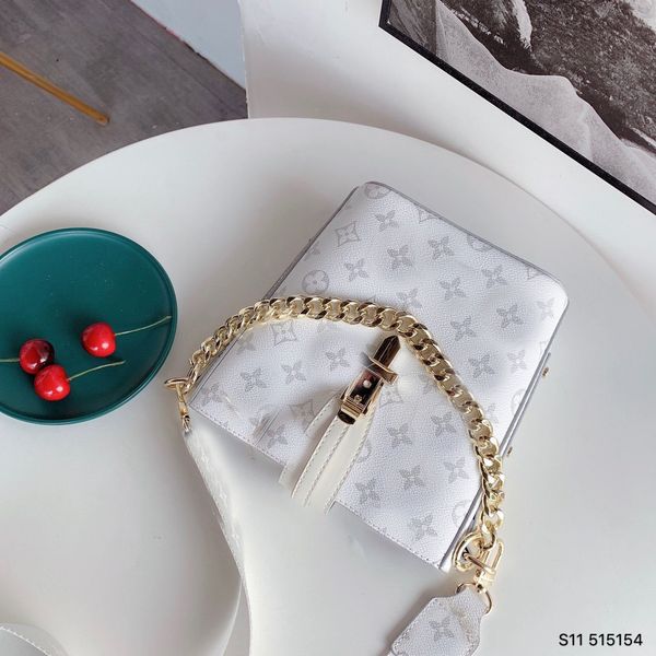 many stars carry this style bag. 2020retro lingge chain big tassel handbags women shoulder bags pu leather crossbody bag large tot
many stars carry this style bag. 2020retro lingge chain big tassel handbags women shoulder bags pu leather crossbody bag large tot