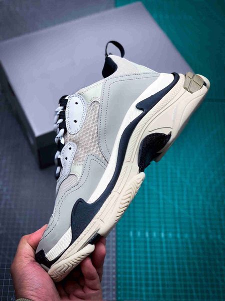 2020 european and american fashion triple s comfortable, breathable, non-slip wear-resistant men's and women's shoes 736546468h, Black
2020 european and american fashion triple s comfortable, breathable, non-slip wear-resistant men's and women's shoes 736546468h, Black