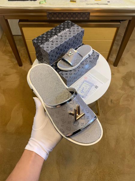 2020 latest white leather casual slippers men's casual shoes fashion trend comfortable shoe size 38-45 type 39745400605ab
2020 latest white leather casual slippers men's casual shoes fashion trend comfortable shoe size 38-45 type 39745400605ab