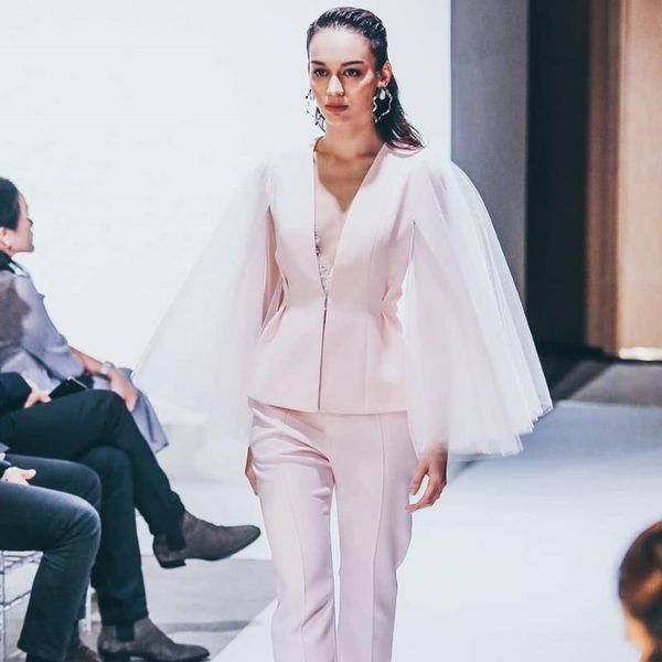 2020 dressbird new spring pink long sleeve two pieces set v neck & pants celebrity evening party dress, Black;gray
2020 dressbird new spring pink long sleeve two pieces set v neck & pants celebrity evening party dress, Black;gray