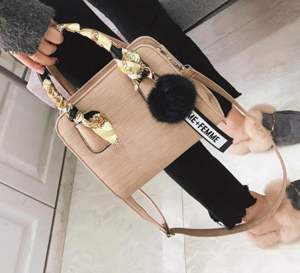дизайнер 2020 новая мода женская сумка простой и универсальный bowknot ladies одно плечо сумка готов к отправке
дизайнер 2020 новая мода женская сумка простой и универсальный bowknot ladies одно плечо сумка готов к отправке