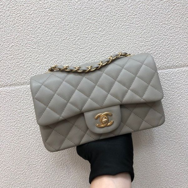 7a high-end custom quality classic lady cross-body bag retro do old gilt hardware new fine ball grain original calfskin
7a high-end custom quality classic lady cross-body bag retro do old gilt hardware new fine ball grain original calfskin