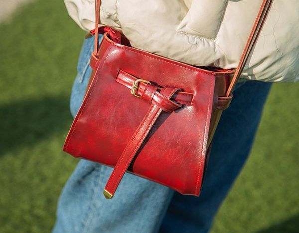 2020 new single shoulder bag for fashionable women in solid color for ladies casual small square bag 9009
2020 new single shoulder bag for fashionable women in solid color for ladies casual small square bag 9009