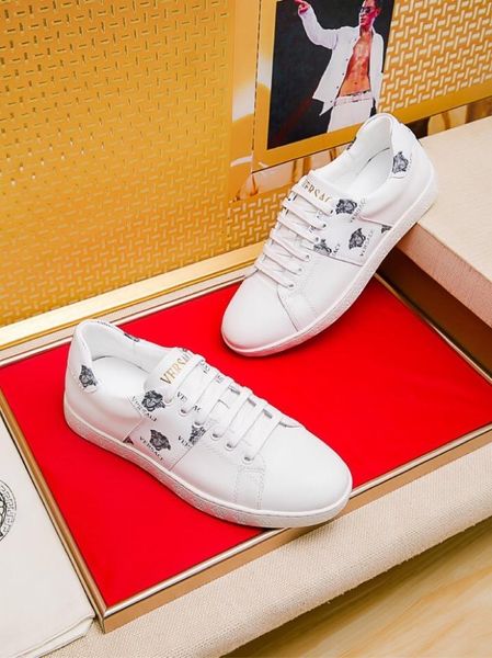 2020c high-end medusa embroidered leather low-lace-up casual shoes, fashionable and versatile outdoor sports shoes, size: 38-45, Black
2020c high-end medusa embroidered leather low-lace-up casual shoes, fashionable and versatile outdoor sports shoes, size: 38-45, Black