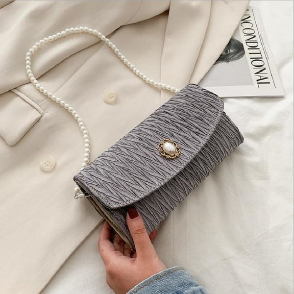 2020 women's retro casual pearl chain shoulder bag solid color fabric small portable bag ladies fashion clutch dinner
2020 women's retro casual pearl chain shoulder bag solid color fabric small portable bag ladies fashion clutch dinner