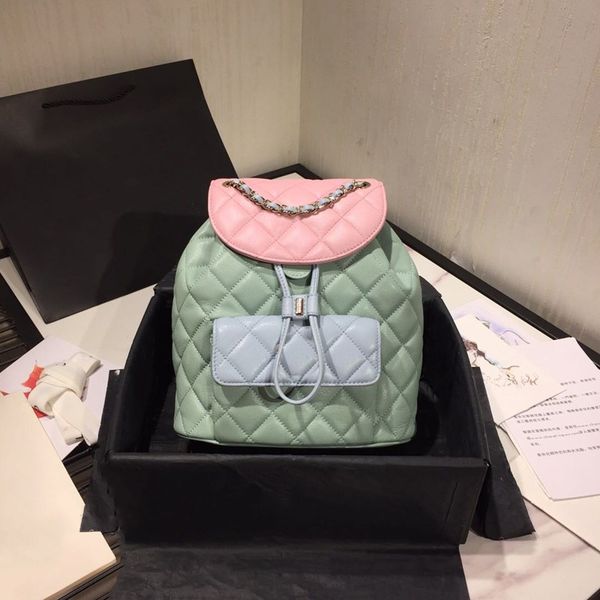 created by the classic model + style many star models in the push can carry back a long chain is painted goat skin
created by the classic model + style many star models in the push can carry back a long chain is painted goat skin