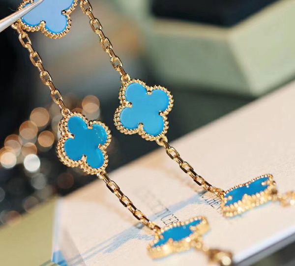 v metal luxurious quality 5 flowers bracelet with blue stone and pendant women engagement jewelry ing, Golden;silver
v metal luxurious quality 5 flowers bracelet with blue stone and pendant women engagement jewelry ing, Golden;silver