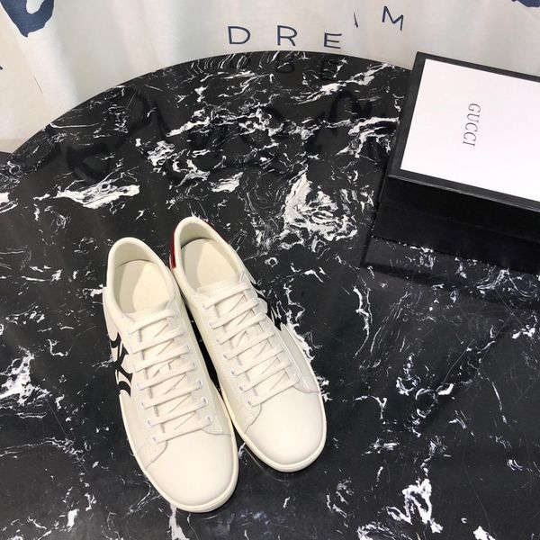 2021-2020 new trend bee pattern leather casual shoes graffiti men and women outdoor sports shoes fashion wild party couple shoes ,size 35 -4, Black
2021-2020 new trend bee pattern leather casual shoes graffiti men and women outdoor sports shoes fashion wild party couple shoes ,size 35 -4, Black