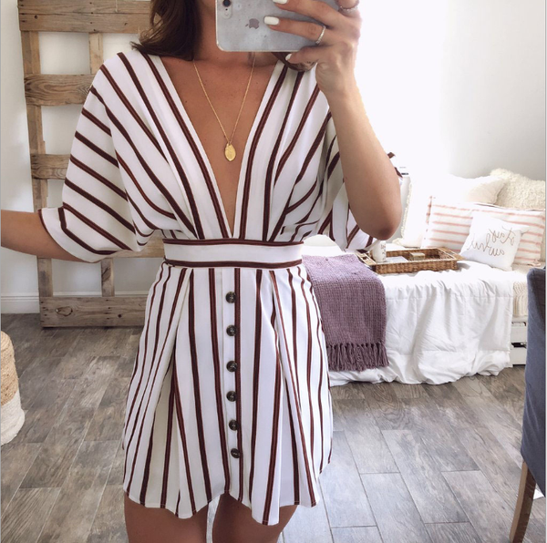 2020 summer backless deep v-neck dress women striped mini dresses coffee white striped beach casual button dress vestidos
2020 summer backless deep v-neck dress women striped mini dresses coffee white striped beach casual button dress vestidos