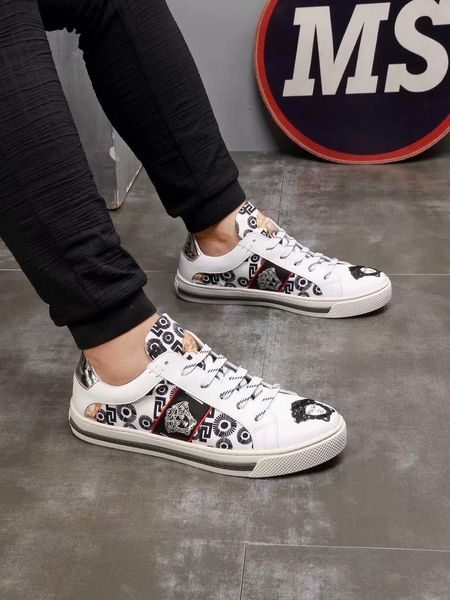 2020-2019d luxury designer studded spikes sneakers men women casual shoes black party lovers rhinestones leather spikes glitter red bottom
2020-2019d luxury designer studded spikes sneakers men women casual shoes black party lovers rhinestones leather spikes glitter red bottom
