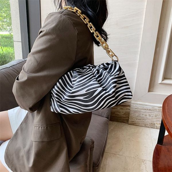 fashion trend design ladies small bag new personality elegant one shoulder diagonal chain handbag ing
fashion trend design ladies small bag new personality elegant one shoulder diagonal chain handbag ing
