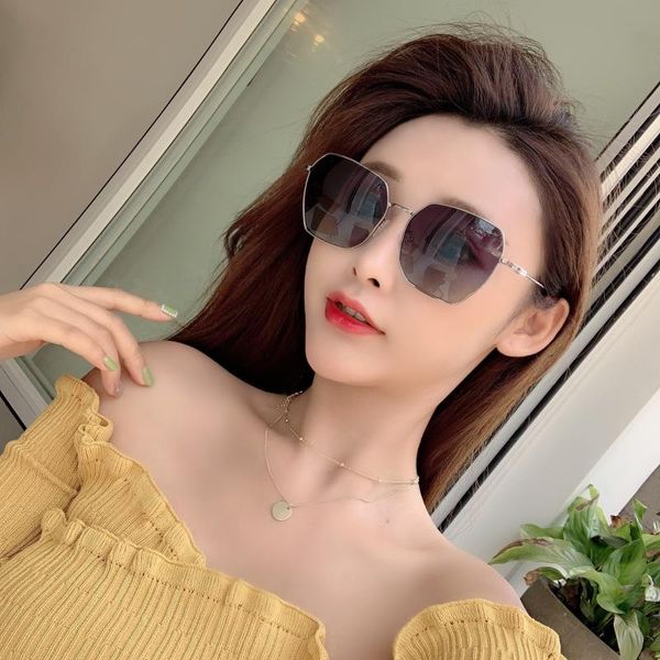 2020 new sunglasses ladies net red with the same sunglasses metal anti-ultraviolet fashion women, White;black
2020 new sunglasses ladies net red with the same sunglasses metal anti-ultraviolet fashion women, White;black